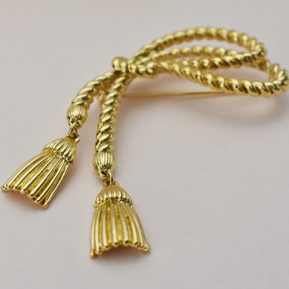 Rope knot brooch gold, large quirky lapel pin for women